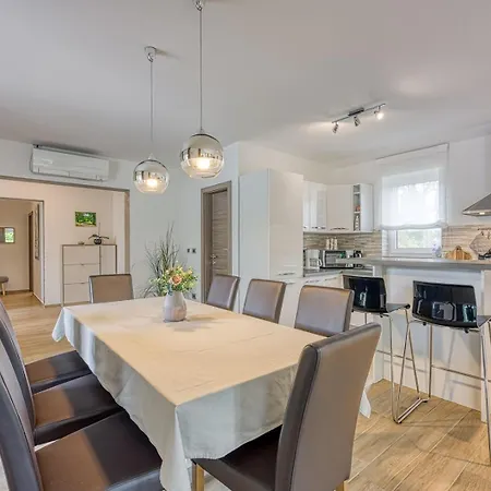 Celtis House -pool-whirlpool-sauna