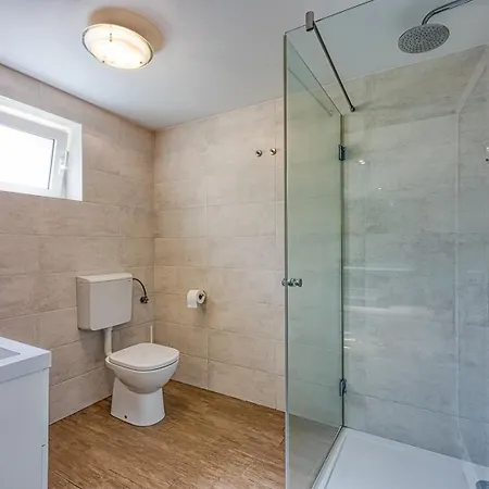 Celtis House -pool-whirlpool-sauna Vila