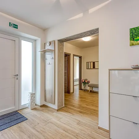 Celtis House -pool-whirlpool-sauna