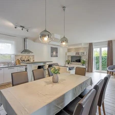 Celtis House -pool-whirlpool-sauna Vila