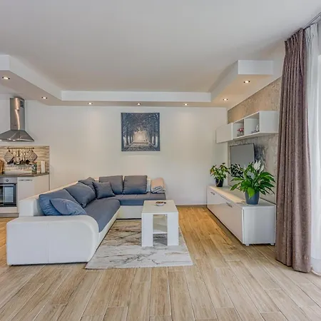 Celtis House -pool-whirlpool-sauna Villa *