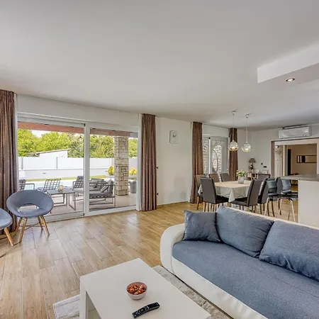Celtis House -pool-whirlpool-sauna Villa *