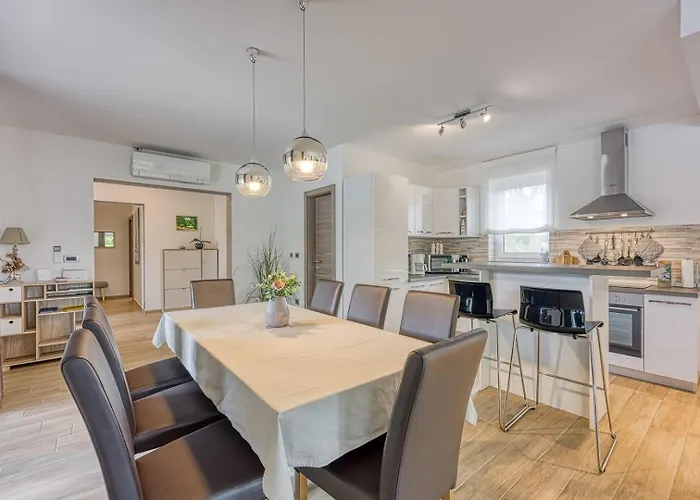 Celtis House -pool-whirlpool-sauna