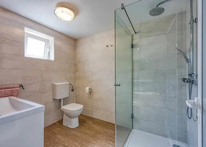 Celtis House -pool-whirlpool-sauna Villa