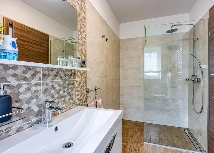 Celtis House -pool-whirlpool-sauna Villa *