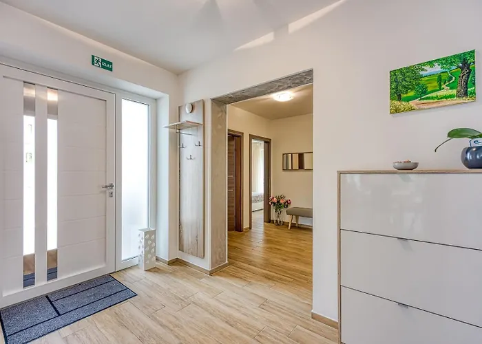 Celtis House -pool-whirlpool-sauna