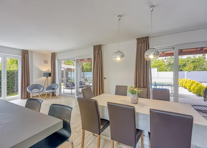 Celtis House -pool-whirlpool-sauna