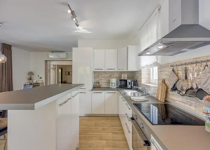 Villa Celtis House -pool-whirlpool-sauna