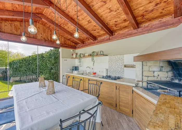 Celtis House -pool-whirlpool-sauna Villa