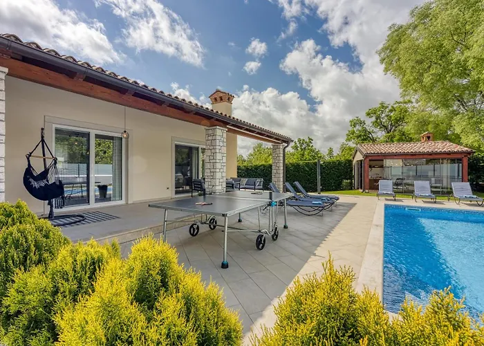 Celtis House -pool-whirlpool-sauna