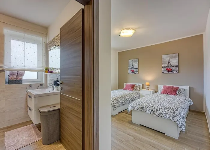 Celtis House -pool-whirlpool-sauna Villa