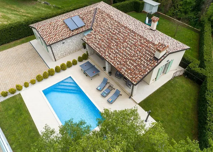 Villa Celtis House -pool-whirlpool-sauna Grožnjan